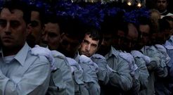 Los costaleros salieron con la imagen de la Orden Tercera. Fotos: