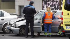 Fotograf�a de archivo de un agente de la Polic�a Local de Monforte en un accidente de tr�fico