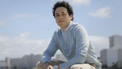 Guillermo Morn, en A Corua, donde se formar en ciruga plstica.