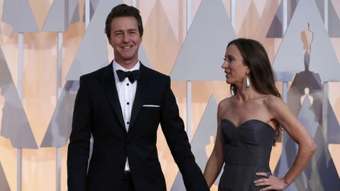 Edward Norton con su mujer Shauna