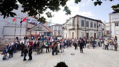 Participantes en el acto del sbado, en la plaza de Isabel II, frente al consistorio local