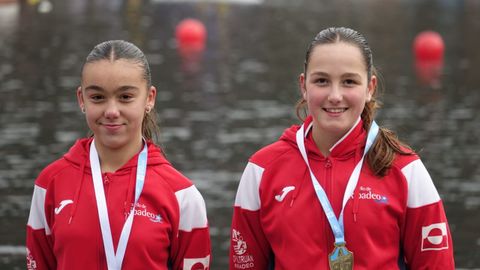 Carlota Prez y Judith Fraiz, las campeonas gallegas de K2 infantil A.