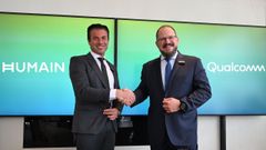 Tareq Amin, presidente de Humain, y Cristiano Amon, CEO de Qualcomm, anunciaron la apertura de un nuevo centro en Riad.
