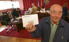 Los votantes de Laxe no se decantaron por ninguna mayor�a absoluta: PP (5), PSOE (5) y BNG (1). 