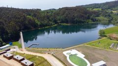 Vista a�rea del campamento tur�stico, piscina y embalse de Beche.