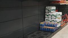 Estantes vacos en supermercados de Ferrolterra, el mircoles dos das despus tras el apagn