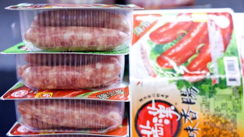 Salchichas de cerdo en un supermercado de Taiwn