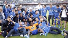 Jugadores del Deportivo celebran con la afici�n el ascenso a Primera Divisi�n contra el Jaen