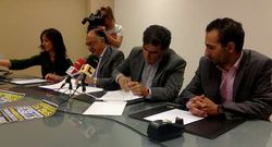 Firma del convenio entre la promotora y el gerente del Ifevi.