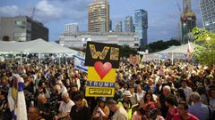 Concentracin para celebrar el acuerdo en la plaza de los Rehenes de Tel Aviv.