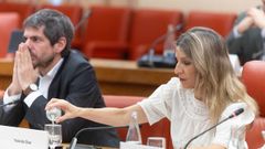 El ministro de Cultura, Ernest Urtasun, y la vicepresidenta segunda y ministra de Trabajo y Econom�a Social, Yolanda D�az, durante una reuni�n, en el Congreso.