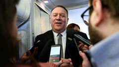 Pompeo habla con la prensa en el avin que lo traslada a Mnich