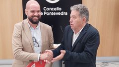 Puentes y Lores anunciaron en el Concello el acuerdo alcanzado entre el PSOE y el BNG