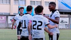 Jugadores del Ourense CF celebran el gol en Calabagueiros.