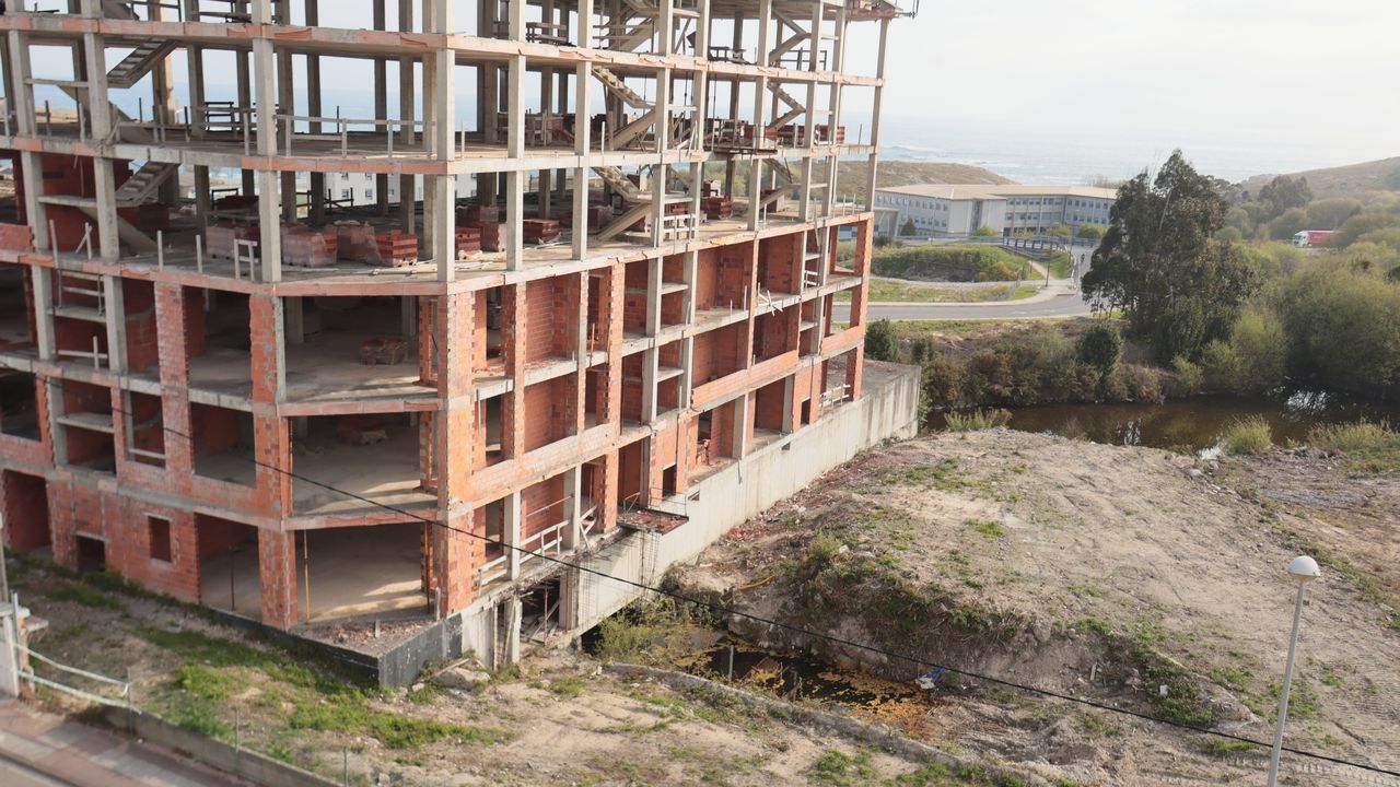Investigación sobre el cadáver hallado en un edificio en obras parado desde hace unos quince años en San Cibrao