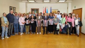 Los responsables de la organizaci�n de la Mostra de TEatro Amador con parte de la corporaci�n municipal