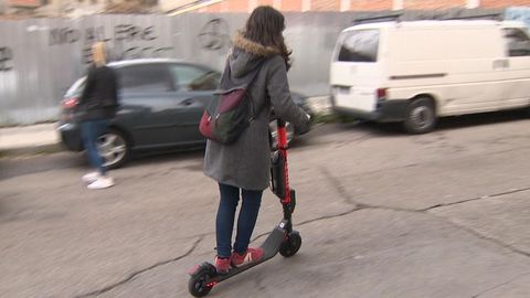 Una usuaria de patinete.