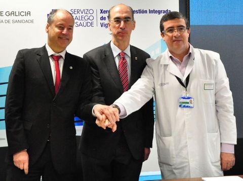 El rector Mato, el conselleiro Amuiña y el gerente del Chuvi Rubial, ayer.
