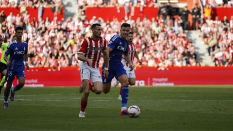 Derbi asturiano entre el Real Sporting de Gijon y el Real Oviedo en El Molinn