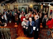 Numerosas personas estuvieron en la reapertura de la sala.