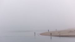 A Corua despierta cubierta por la niebla