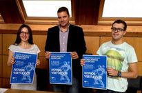 La directora art�stica Ilona Timchenko, L�pez y el pianista Javier Otero presentaron ayer el concierto.