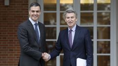 El presidente del Gobierno, Pedro S�nchez, y el l�der del PP, Alberto N��ez Feijoo, en la �ltima reuni�n entre ambos, celebrada el 13 de marzo del 2025.