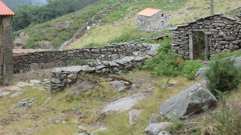 Eira e cabana do Camao, en Santa Cristia