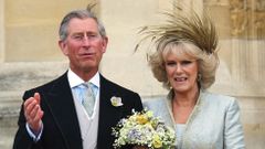 El pr�ncipe Calros de Inglaterra y su esposa, Camkilla Parker Bowles, el d�a en el que contrajeron matrimonio. 