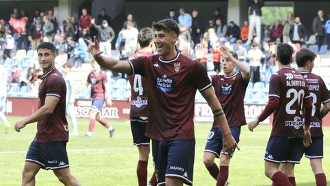 Alain Ribeiro, celebrando uno de sus tres goles a la Ponferradina.