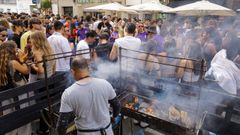 Gran ambiente de San Juan en la calle San Juan de A Coru�a.