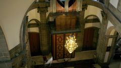 En el centro de la imagen, el rgano del que dispone ahora la concatedral de San Julin