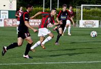 Rivas -izquierda- solo pudo disputar 24 minutos de partido en Vilalba antes de su expulsi�n. 