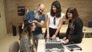 Los participantes en el estudio recibir un casco de electrodos porttil que podrn usar desde casa. Diego Pinal, Alba Fernndez y Maite Carrillo los supervisarn desde la facultad