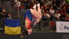Ux�a Rodr�guez, ejecutando uno de sus ejercicios en el Campeonato de Europa de Gimnasia de Trampol�n.