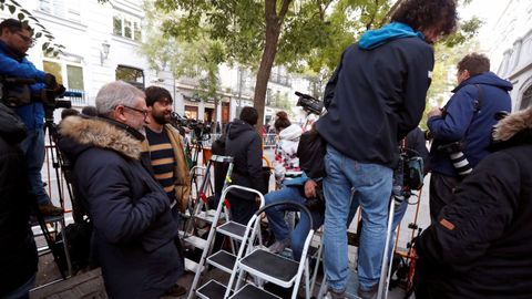 Gran expectaci�n medi�tica a las puertas del Supremo.