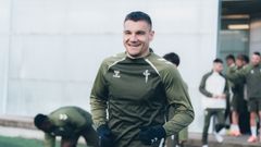 Ferran Jutgl� comparti� este viernes una foto suya sonriente en la Cidade Deportiva Afouteza.