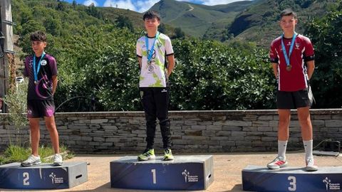De izquierda a derecha, Marcos Barcala, Pablo Barreiro y Pelayo Rodr�guez, el podio sub-16 masculino.