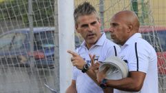 Josito (a la izquierda) con su segundo en el equipo t�cnico, en una foto del pasado 9 de agosto en el primer entrenamiento de pretemporada del Lemos 