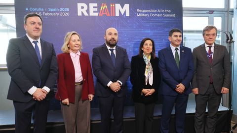 La ministra de Defensa, Margarita Robles, durante su participaci�n en la cumbre Reaim, junto al resto de autoridades