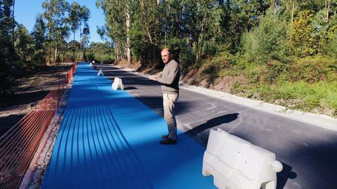 Visita de �ngel Moldes a las obras de la senda entre Chancelas y Combarro