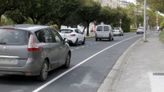 Buena parte de los coches circulan por el que ser� zona de aparcamiento