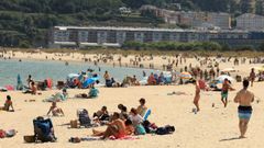 La playa viveirense de Covas, al igual que el resto de arenales mariñanos, registraron una gran afluencia de bañistas