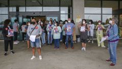 Protesta por los salarios. Unas 30 personas participaron en la concentraci�n convocada por la CIG para conseguir la recuperaci�n salarial firmada por la Xunta y publicada en el DOG en el a�o 2010, y que nunca se aplic�. �Non estamos pedindo que se nos premie polo noso traballo, sen�n recuperar o que xa � noso porque eses acordos estaban acadados�, afirm� Mari�n Rodr�guez, portavoz del sindicato.