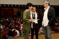 A directora do IES, M�nica Mari�o, a mestra e autora Olivia Pena e o dramaturxo Xes�s Pis�n.
