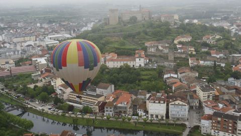Un globo sobre Monforte en  un vuelo de presentación del servicio, en mayo del 2016