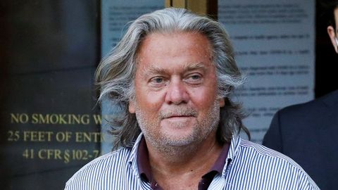 Steve Bannon, antiguo estratega de Trump, en una imagen de diciembre del 2020, tras declarar ante un tribunal federal en Nueva York por un caso de fraude y conspiracin para lavar dinero