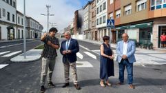 El alcalde, con el director de la obra, antes de la retirada de las vallas