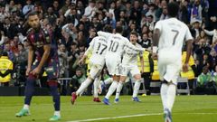Asencio celebra el segundo gol del Real Madrid con Arda Guler y Kylian Mbapp�