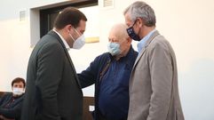 Manuel Blanco junto con el alcalde de Cotobade, Jorge Cubela, y Alfonso Rueda en un acto celebrado el �ltimo invierno. 